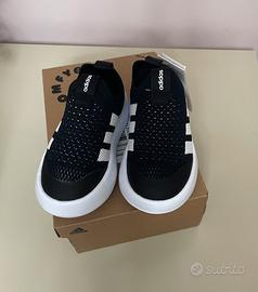 Scarpe Adidas Bubble Comfy nere. Numero 26