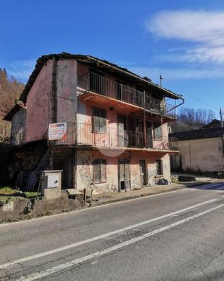 CASA INDIPENDENTE A TRAVES
