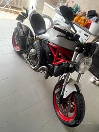Ducati Monster 821 Testastretta Bella