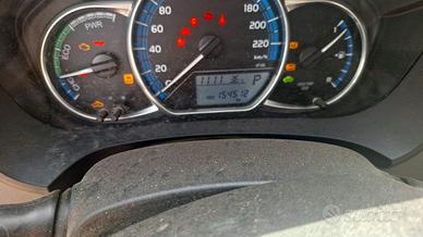 TOYOTA YARIS  HIBRYD