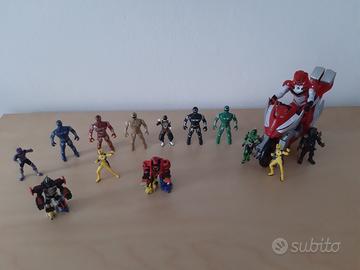 Gruppo di 14 Power Rangers 
