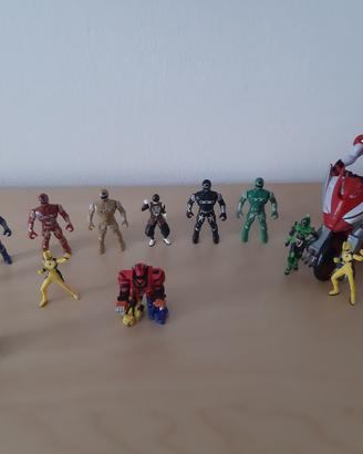 Gruppo di 14 Power Rangers 