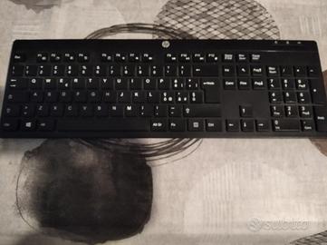 tastiera hp senza fili compreso mouse.