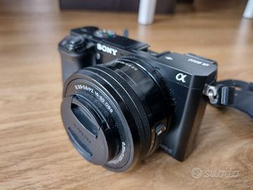 Sony Alpha 6000 con obiettivo originale