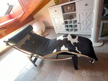 Lettino di design con pelle di mucca /Chaiselongue