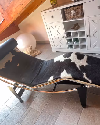 Lettino di design con pelle di mucca /Chaiselongue