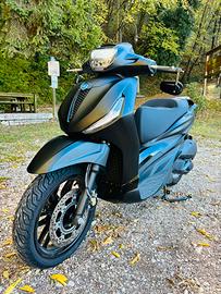 Beverly 300 deep black 2024