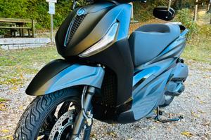 Beverly 300 deep black 2024