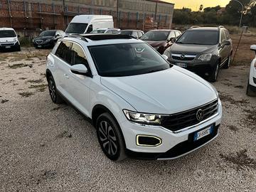 Volkswagen T-Roc 2.0 TDI full tetto panoramico tel
