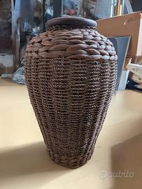 Vaso in terracotta intrecciato