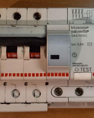 Bticino Interr. F84A/16 C16 + Salvavita G44/32AC