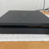 PS4 Slim 1TB + 2 joystick