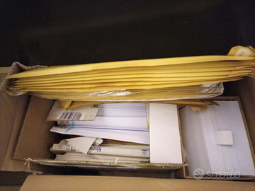 Cancelleria nuova: penne, gomme, buste,post-it