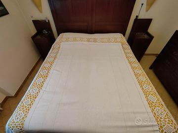 Copriletto matrimoniale d'epoca in cotone ricamato