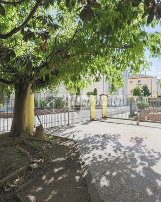 PORZIONE DI BIFAMILIARE CON INGRESSO INDIPENDENTE,