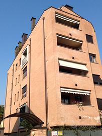 Monolocale arredato piano alto vicino stazione