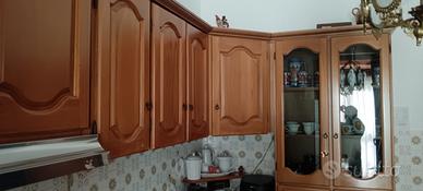Cucina in legno di ciliegio