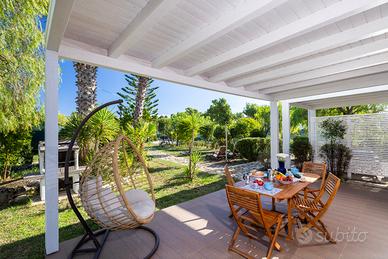 Appartamento sul mare con giardino e parcheggio
