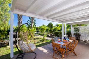 Appartamento sul mare con giardino e parcheggio