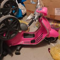 Moto scooter elettrico per bambiniVespa946 rosa
