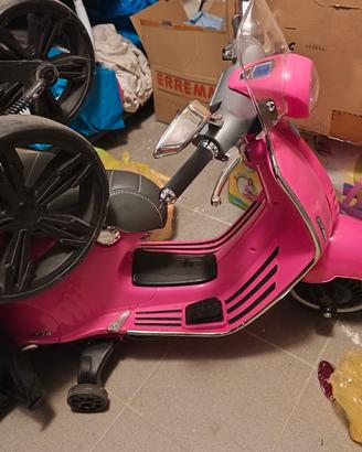 Moto scooter elettrico per bambiniVespa946 rosa
