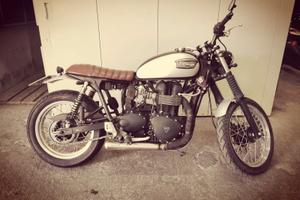 MOTO TRIUMPH