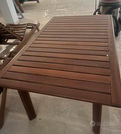 Tavolo da giardino, sedie e carrello vivande