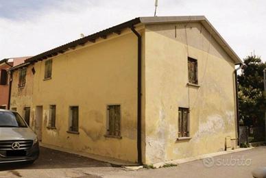 Villa di 165 m² con 5 locali e box auto a Spresian