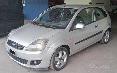 Ford Fiesta benzina euro 4 in perfette condizioni