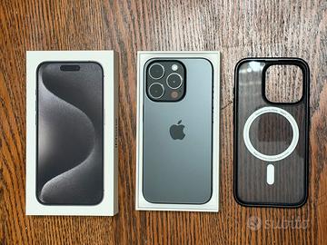 iPhone 15 Pro 256GB + Cover e Accessori Spigen