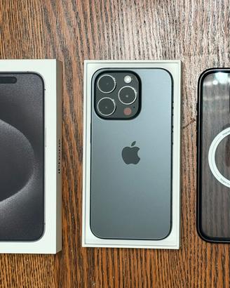 iPhone 15 Pro 256GB + Cover e Accessori Spigen