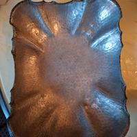 Vassoio/Centrotavola in peltro martellato