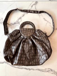 Borsa a bauletto effetto coccodrillo e manico