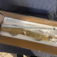 Applique murale minimalista con base in metallo