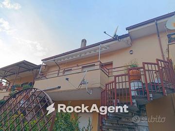 Appartamento di 75 m² con 3 locali e box auto a Ma