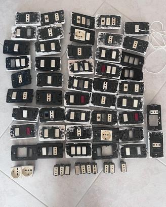 Lotto BTicino Magic originale 80 frutti + 47 suppo