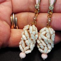 orecchini perle di fiume e corallo 