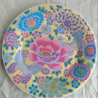 Piatto giapponese da collezione fori e farfalle
