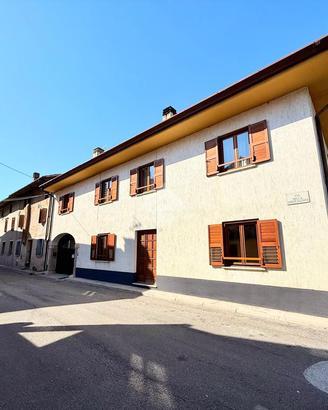 CASA SEMINDIPENDENTE A MERETO DI TOMBA