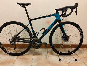 Bici da corsa GIANT DEFY ADVANCED