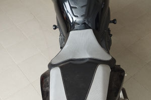 Moto Yamaha FZ1 2008 come nuova rizoma akrapovic