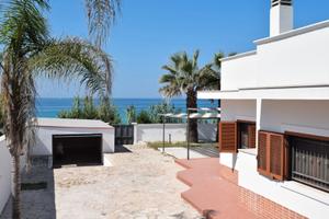 Villa indipendente fronte mare