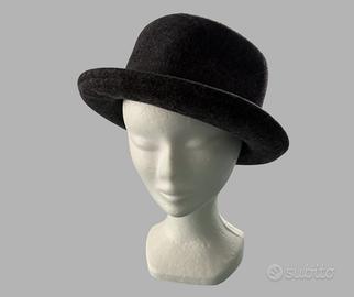 Cappello Grigio di lana con tesa piccola