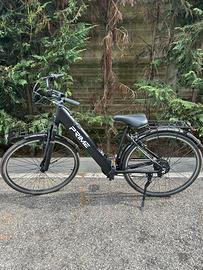 bicicletta e-bike pedalata assistita donna