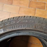 Pneumatici 255/40R18 225/45R18 e cerchi lamiera