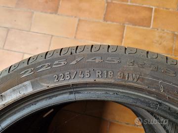 Pneumatici 255/40R18 225/45R18 e cerchi lamiera