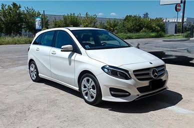 Mercedes Classe B 200 d Executive- led retrocamera