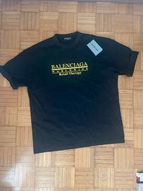 T-shirt Balenciaga con cartellino