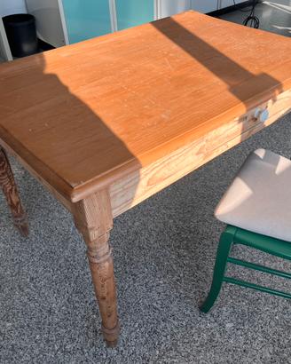 Tavolo in legno massello con cassetto – 120x80 cm