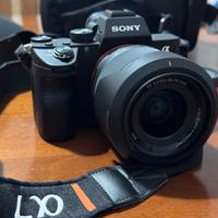 Fotocamera Sony Alpha 7 III con obiettivo